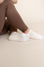 Load image into Gallery viewer, Classic Low Rise Grip Socks - Cream
